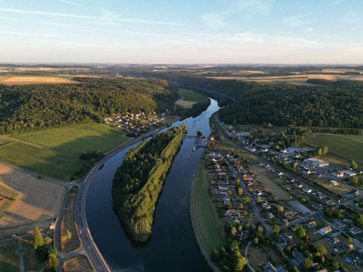 Вилла Aux Berges Du Bocq Yvoir Экстерьер фото